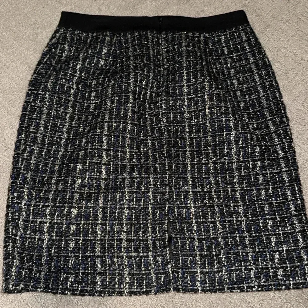 White House Black Market | Wool blend Pencil Skirt, size 4. - Picture 9 of 13